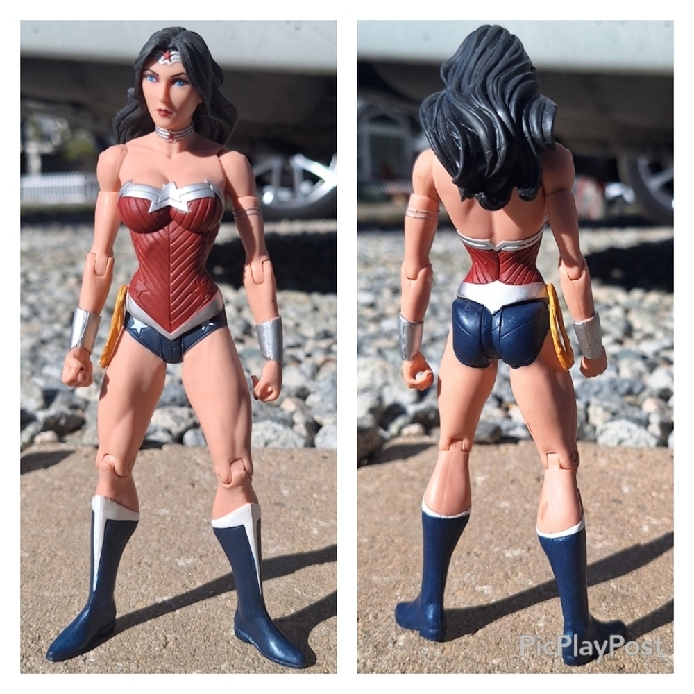 Wonder Woman Collectible Action Figure with Red & Silver Outfit DC Comics C05614